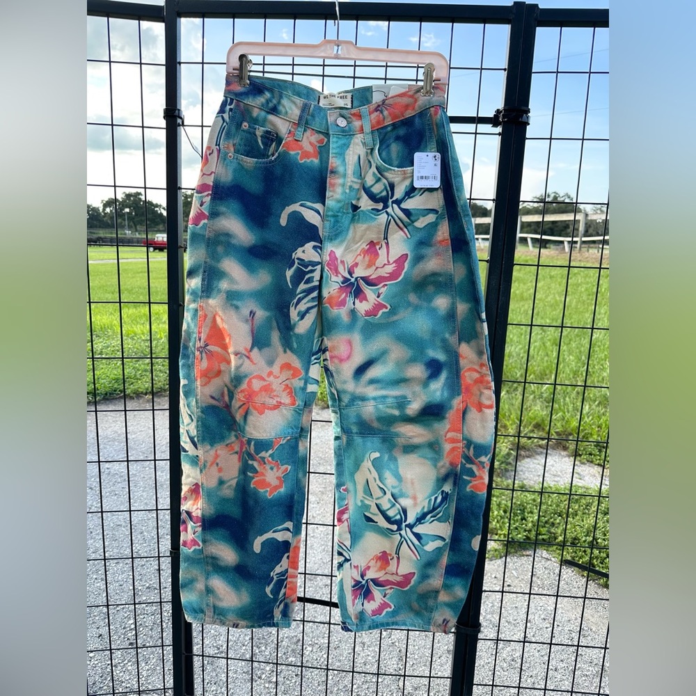 Free People We The Free Good Luck Barrel Jeans in Pool Floral 25 (fits like 24)